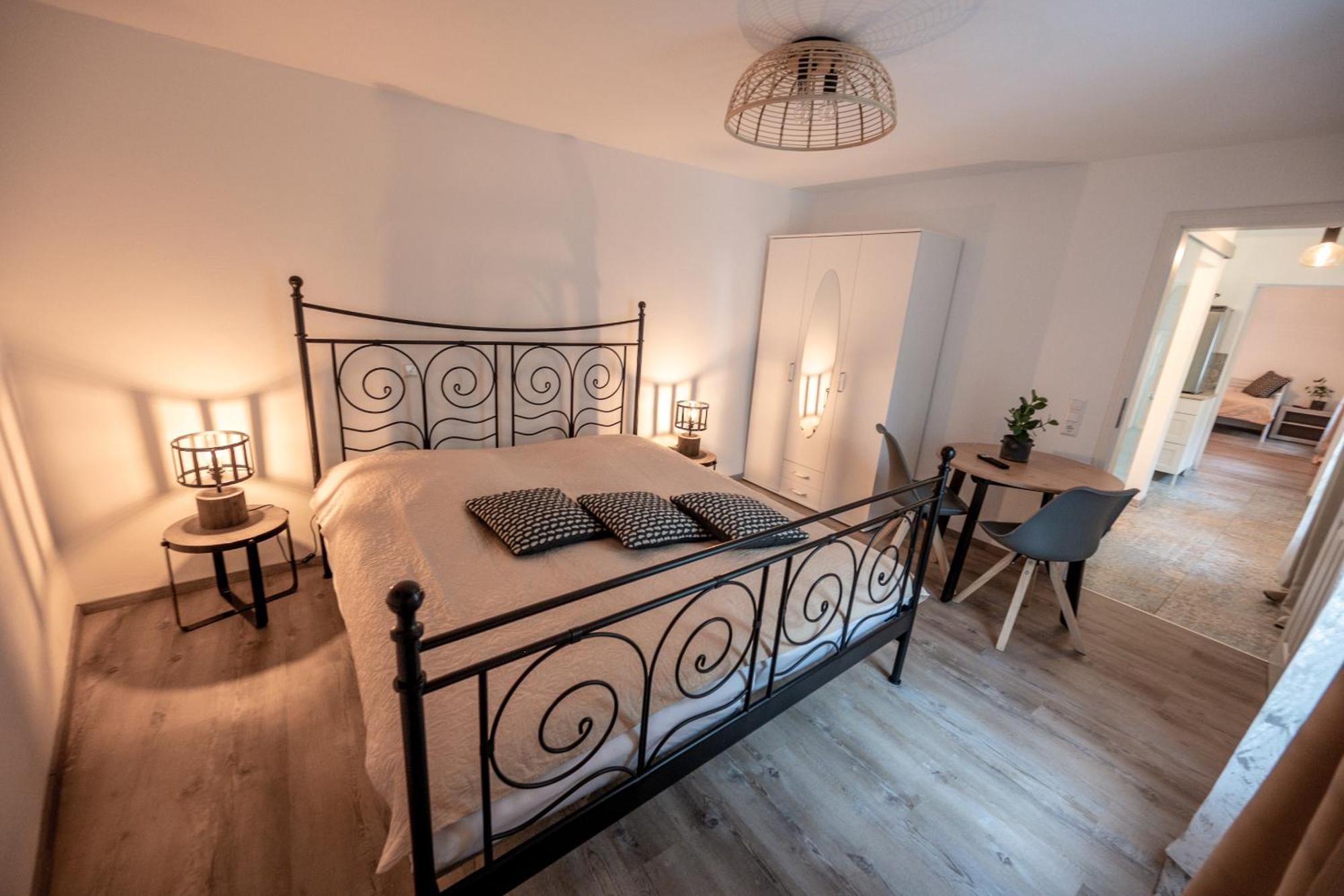 Gaestehaus & Weingut Gehrig Weisenheim am Sand Pokoj fotografie